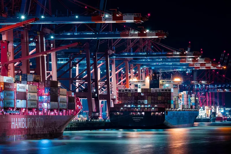 Container load planning and minimum order quantity