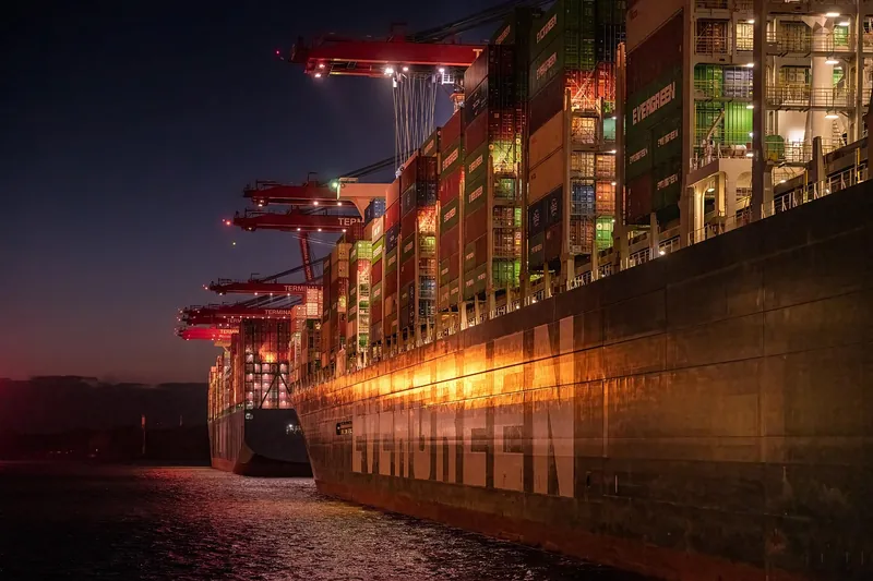 FOB and CIF Incoterms for furniture import