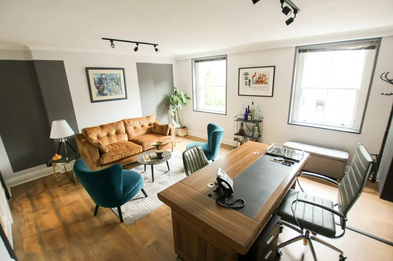 Office and workspace furniture