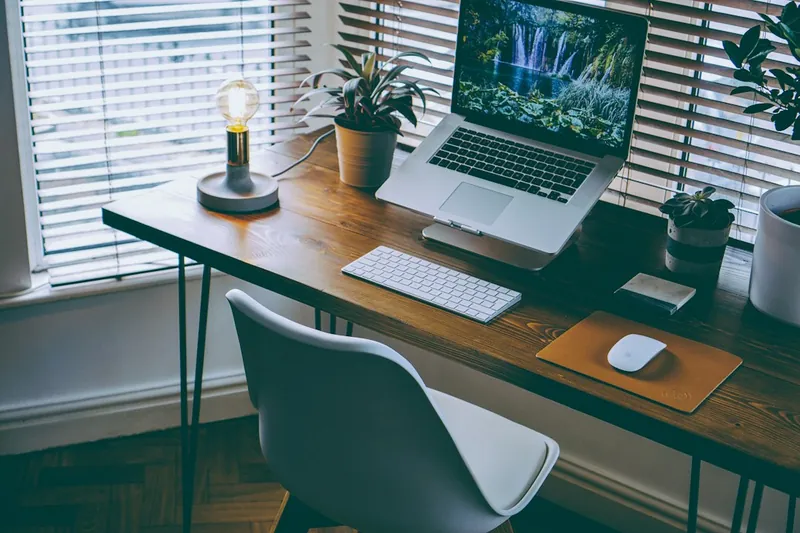 Mobilier de bureau et d'espace de travail