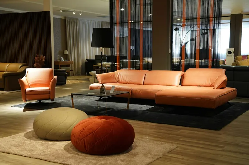 Ottomans, poufs et bancs en cuir
