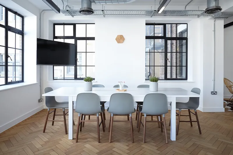 Reclaimed and old-wood furniture for US sustainable retail
