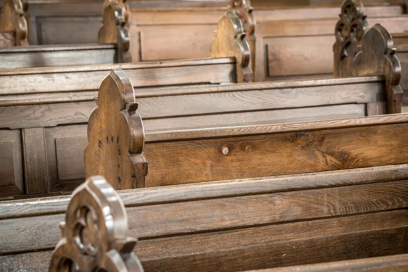 Iron and wood bench with solid mango-wood seat on a black powder-coated steel frame, handcrafted in Jodhpur, India