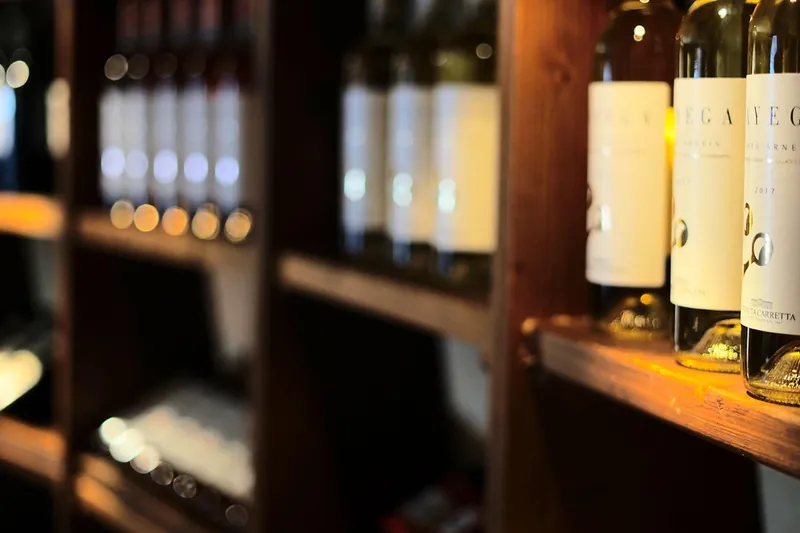 Mango wood wine rack